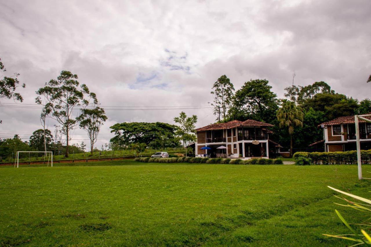 Casa Nostra, Manuela *