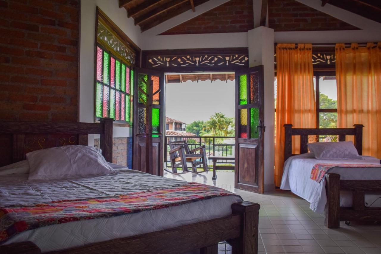 Casa Nostra, Manuela Hotel